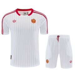 26-27 Manchester United White&Red Short-sleeved Thailand Soccer Uniform-418 26-27 Manchester United White&Red Short-sleeved Thailand Soccer Uniform-418